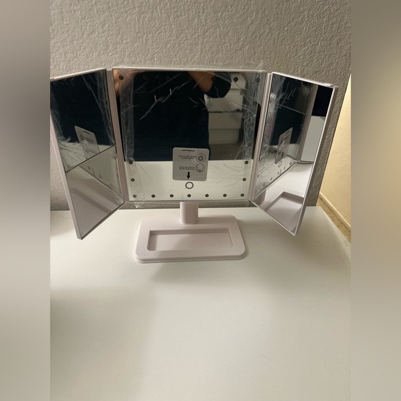 NEW PROFESSIONAL LARGE VANITY MIRROR WITH LIGHTS - Picture 11 of 15
